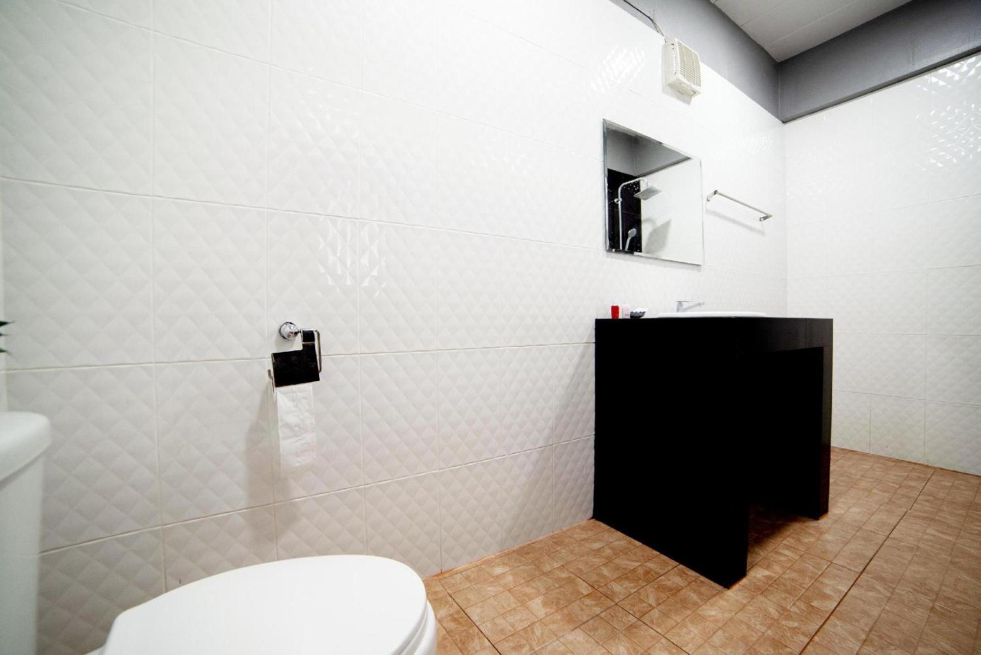 Oyo 465 Krung Kao Traveller Lodge Phra Nakhon Si Ayutthaya Zewnętrze zdjęcie