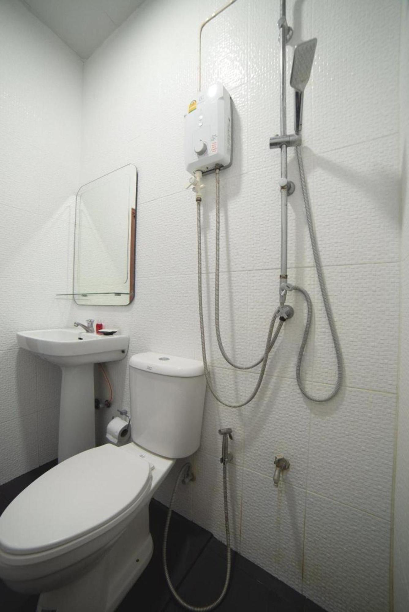 Oyo 465 Krung Kao Traveller Lodge Phra Nakhon Si Ayutthaya Zewnętrze zdjęcie