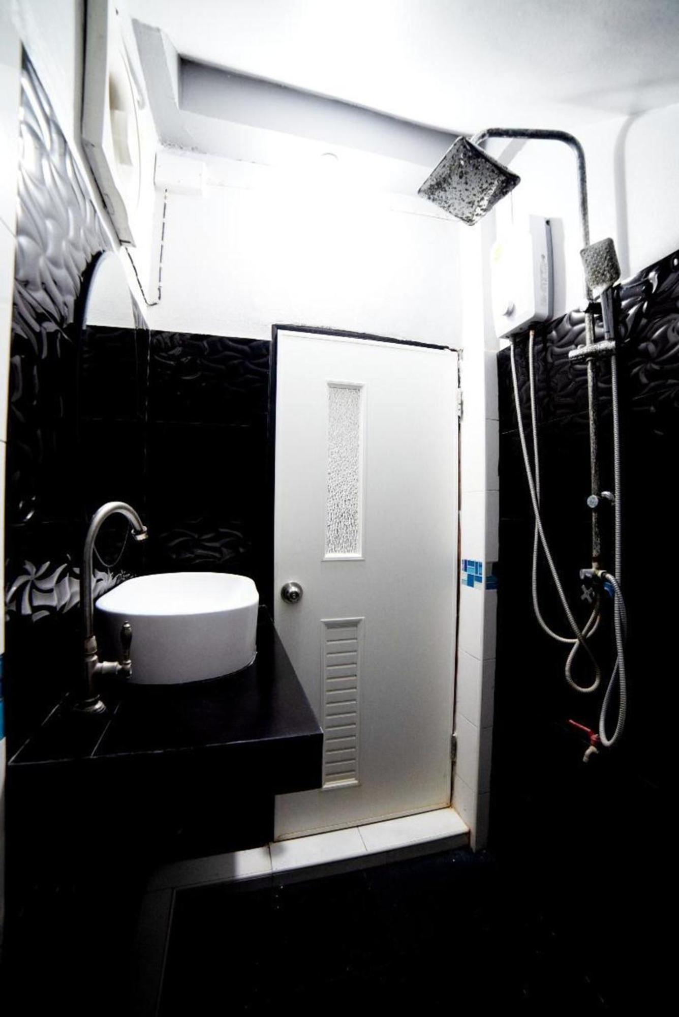 Oyo 465 Krung Kao Traveller Lodge Phra Nakhon Si Ayutthaya Zewnętrze zdjęcie