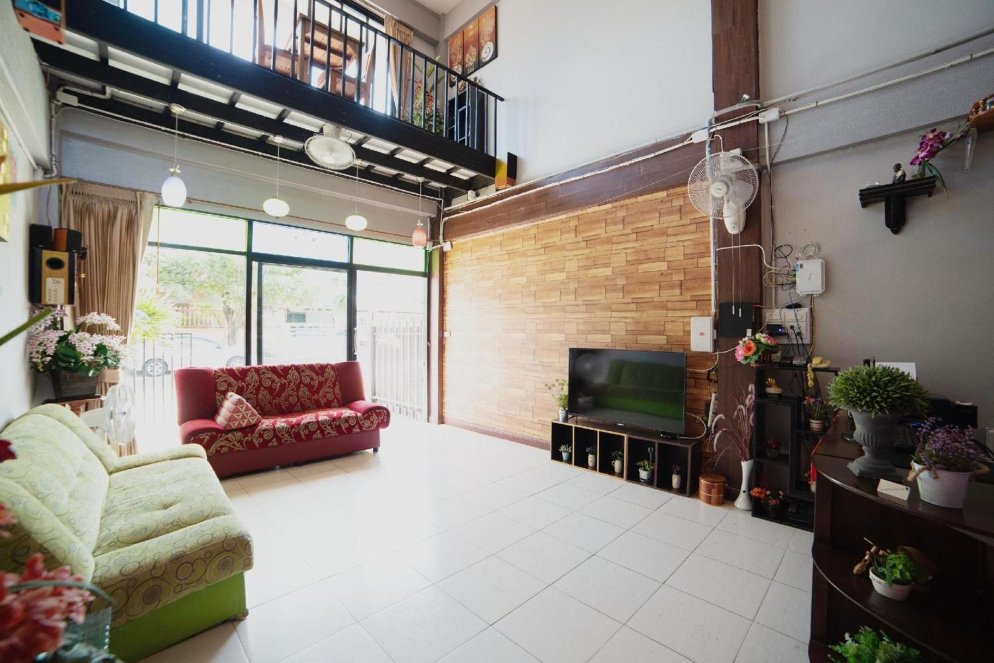 Oyo 465 Krung Kao Traveller Lodge Phra Nakhon Si Ayutthaya Zewnętrze zdjęcie